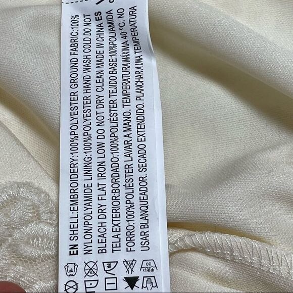 XXI forever 21 white lace dress with sweetheart lining in size small - Picture 4 of 7